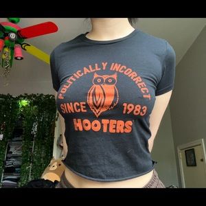 Hooters croptop